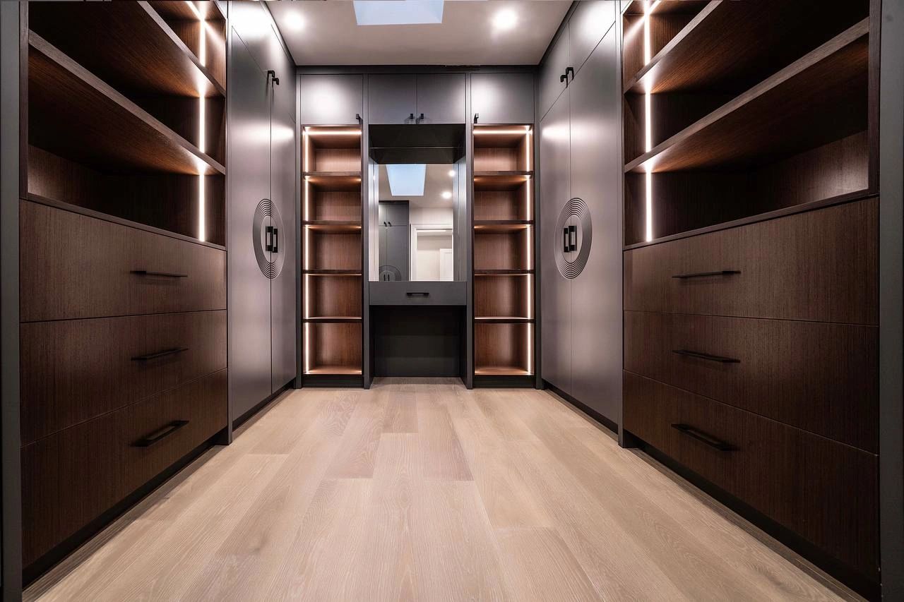 Walk-in closet system